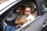 Aamir Khan takes off to Hilton Shilim with Azad for his birthday bash in Mumbai on 13th March 2015 (11)_550426bef059f.JPG