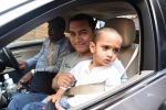 Aamir Khan takes off to Hilton Shilim with Azad for his birthday bash in Mumbai on 13th March 2015 (16)_550426c52f9b6.JPG