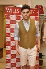 at Wills Lifestyle unviels Spring Summer 2015 collection in Mumbai on 14th March 2015 (1)_55055885d8cdb.JPG