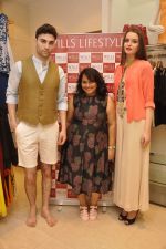at Wills Lifestyle unviels Spring Summer 2015 collection in Mumbai on 14th March 2015 (101)_5505592c7f0b2.JPG