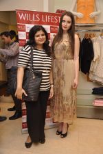 at Wills Lifestyle unviels Spring Summer 2015 collection in Mumbai on 14th March 2015 (72)_550558fda1db2.JPG