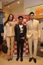 at Wills Lifestyle unviels Spring Summer 2015 collection in Mumbai on 14th March 2015 (8)_5505589013e81.JPG
