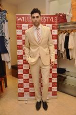 at Wills Lifestyle unviels Spring Summer 2015 collection in Mumbai on 14th March 2015 (9)_550558918f245.JPG