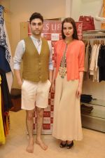 at Wills Lifestyle unviels Spring Summer 2015 collection in Mumbai on 14th March 2015 (98)_55055924be8cd.JPG