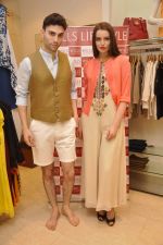at Wills Lifestyle unviels Spring Summer 2015 collection in Mumbai on 14th March 2015 (99)_55055926e5889.JPG