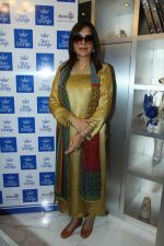  Zeenat Aman inaugurates Dr. Simple Aher_s clinic Skin Lounge in Lokhandwala, Andheri West on 15th March 2015 (12)_5506cc5abe30c.JPG
