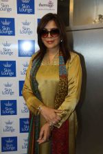  Zeenat Aman inaugurates Dr. Simple Aher_s clinic Skin Lounge in Lokhandwala, Andheri West on 15th March 2015 (18)_5506cc708bfe1.JPG