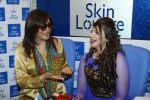  Zeenat Aman inaugurates Dr. Simple Aher_s clinic Skin Lounge in Lokhandwala, Andheri West on 15th March 2015 (7)_5506cc463f087.JPG