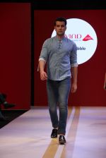 at Arvind Jeans fashion show in Mumbai on 16th March 2015 (28)_5507f00825d0c.jpg
