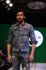 at Arvind Jeans fashion show in Mumbai on 16th March 2015 (49)_5507f02f75040.jpg