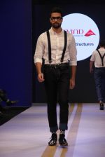 at Arvind Jeans fashion show in Mumbai on 16th March 2015 (5)_5507efd60f57f.jpg