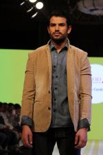 at Arvind Jeans fashion show in Mumbai on 16th March 2015 (54)_5507f03aecf9c.jpg