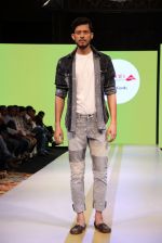 at Arvind Jeans fashion show in Mumbai on 16th March 2015 (58)_5507f042e14a0.jpg