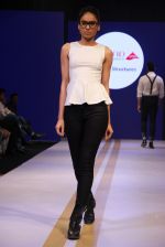 at Arvind Jeans fashion show in Mumbai on 16th March 2015 (6)_5507efd78d414.jpg