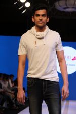 at Arvind Jeans fashion show in Mumbai on 16th March 2015 (66)_5507f058f1707.jpg
