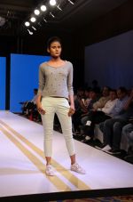 at Arvind Jeans fashion show in Mumbai on 16th March 2015 (72)_5507f06773d8b.jpg