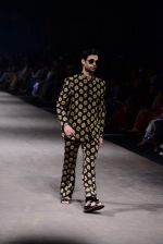 Model walk the ramp for Sabyasachi show in Byculla on 17th March 2015 (12)_55094ade85525.JPG