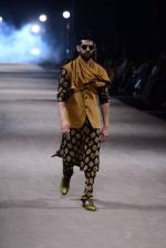 Model walk the ramp for Sabyasachi show in Byculla on 17th March 2015 (13)_55094adf94806.JPG