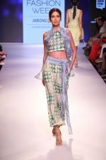 Model walks the ramp for ILK Show at Lakme Fashion Week 2015 Day 1 on 18th March 2015 (86)_550aa302ea0e0.JPG