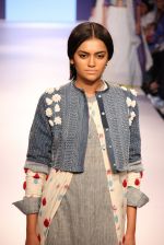 Model walks the ramp for KaSha Show at Lakme Fashion Week 2015 Day 1 on 18th March 2015 (100)_550aa36847562.JPG