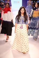 Model walks the ramp for KaSha Show at Lakme Fashion Week 2015 Day 1 on 18th March 2015 (152)_550aa3f5213a7.JPG