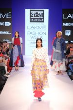 Model walks the ramp for KaSha Show at Lakme Fashion Week 2015 Day 1 on 18th March 2015 (27)_550aa2c482384.JPG