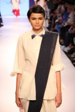 Model walks the ramp for KaSha Show at Lakme Fashion Week 2015 Day 1 on 18th March 2015 (60)_550aa30d5562e.JPG