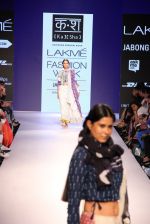 Model walks the ramp for KaSha Show at Lakme Fashion Week 2015 Day 1 on 18th March 2015 (83)_550aa33ca9afd.JPG