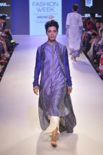 Model walks the ramp for Krishna Mehta Show at Lakme Fashion Week 2015 Day 1 on 18th March 2015 (36)_550aa4c5d01e4.JPG