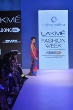 Model walks the ramp for Krishna Mehta Show at Lakme Fashion Week 2015 Day 1 on 18th March 2015 (66)_550aa4fd09384.JPG