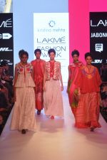 Model walks the ramp for Krishna Mehta Show at Lakme Fashion Week 2015 Day 1 on 18th March 2015 (9)_550aa4946a1ec.JPG