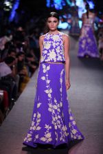 Model walks the ramp for Manish Malhotra Show at Lakme Fashion Week 2015 Day 1 on 18th March 2015 (18)_550aa9356e8f5.JPG