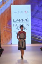 Model walks the ramp for Vaishali S Show at Lakme Fashion Week 2015 Day 1 on 18th March 2015 (51)_550aac9a9c99e.JPG