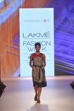 Model walks the ramp for Vaishali S Show at Lakme Fashion Week 2015 Day 1 on 18th March 2015 (52)_550aac9cc5dd4.JPG