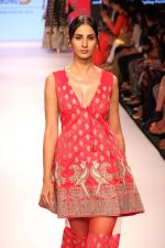 Model walks the ramp for Yogesh Chaudhry Show at Lakme Fashion Week 2015 Day 1 on 18th March 2015 (38)_550aacec38d51.JPG