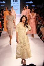 Sagarika Ghatge walks the ramp for Verb by Pallavi Singhee at Lakme Fashion Week 2015 Day 1 on 18th March 2015 (15)_550aacede63be.JPG