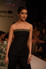 Shraddha Kapoor walks the ramp for the DRVV- Lakme Fashion Week 2015 Day 1 on 18th March 2015 (104)_550a9f61e0534.JPG