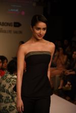 Shraddha Kapoor walks the ramp for the DRVV- Lakme Fashion Week 2015 Day 1 on 18th March 2015 (127)_550a9f7f0bbb6.JPG