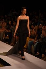 Shraddha Kapoor walks the ramp for the DRVV- Lakme Fashion Week 2015 Day 1 on 18th March 2015 (96)_550a9f57c4a21.JPG