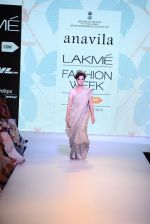 Dia Mirza walks the ramp for Anavila Show at Lakme Fashion Week 2015 Day 2 on 19th March 2015 (2)_550c00ddde8b6.JPG