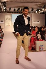 Irfan Pathan walks the ramp for Killer and Easies Show at Lakme Fashion Week 2015 Day 2 on 19th March 2015 (280)_550c05ba8b2c8.JPG