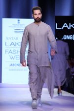 Model walks the ramp for Antar Agni Show at Lakme Fashion Week 2015 Day 2 on 19th March 2015 (21)_550c0123d9aa1.JPG