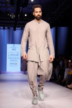Model walks the ramp for Antar Agni Show at Lakme Fashion Week 2015 Day 2 on 19th March 2015 (25)_550c01289509a.JPG