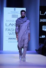 Model walks the ramp for Antar Agni Show at Lakme Fashion Week 2015 Day 2 on 19th March 2015 (4)_550c0113364ce.JPG