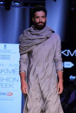 Model walks the ramp for Antar Agni Show at Lakme Fashion Week 2015 Day 2 on 19th March 2015 (8)_550c011695976.JPG
