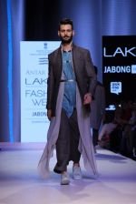 Model walks the ramp for Antar Agni Show at Lakme Fashion Week 2015 Day 2 on 19th March 2015 (81)_550c015d6dbf0.JPG