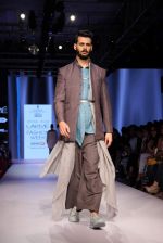 Model walks the ramp for Antar Agni Show at Lakme Fashion Week 2015 Day 2 on 19th March 2015 (86)_550c01618042d.JPG