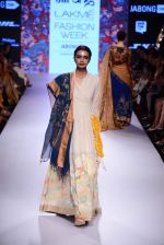 Model walks the ramp for Gaurang Show at Lakme Fashion Week 2015 Day 2 on 19th March 2015 (105)_550c051f66c89.JPG