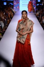 Model walks the ramp for Gaurang Show at Lakme Fashion Week 2015 Day 2 on 19th March 2015 (131)_550c053729a61.JPG