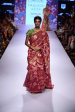 Model walks the ramp for Gaurang Show at Lakme Fashion Week 2015 Day 2 on 19th March 2015 (137)_550c053bd2607.JPG